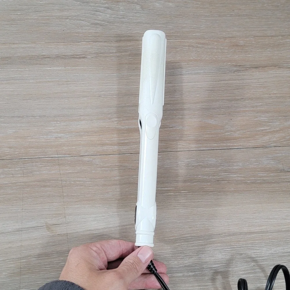 Revlon Ceramic Hair Straightener Flat Iron White RVST2034 Dual Voltage 85W